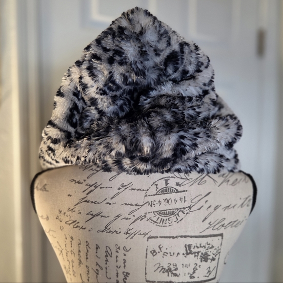 Faux Fur Reversible Rave Hood - Picture 5 of 10